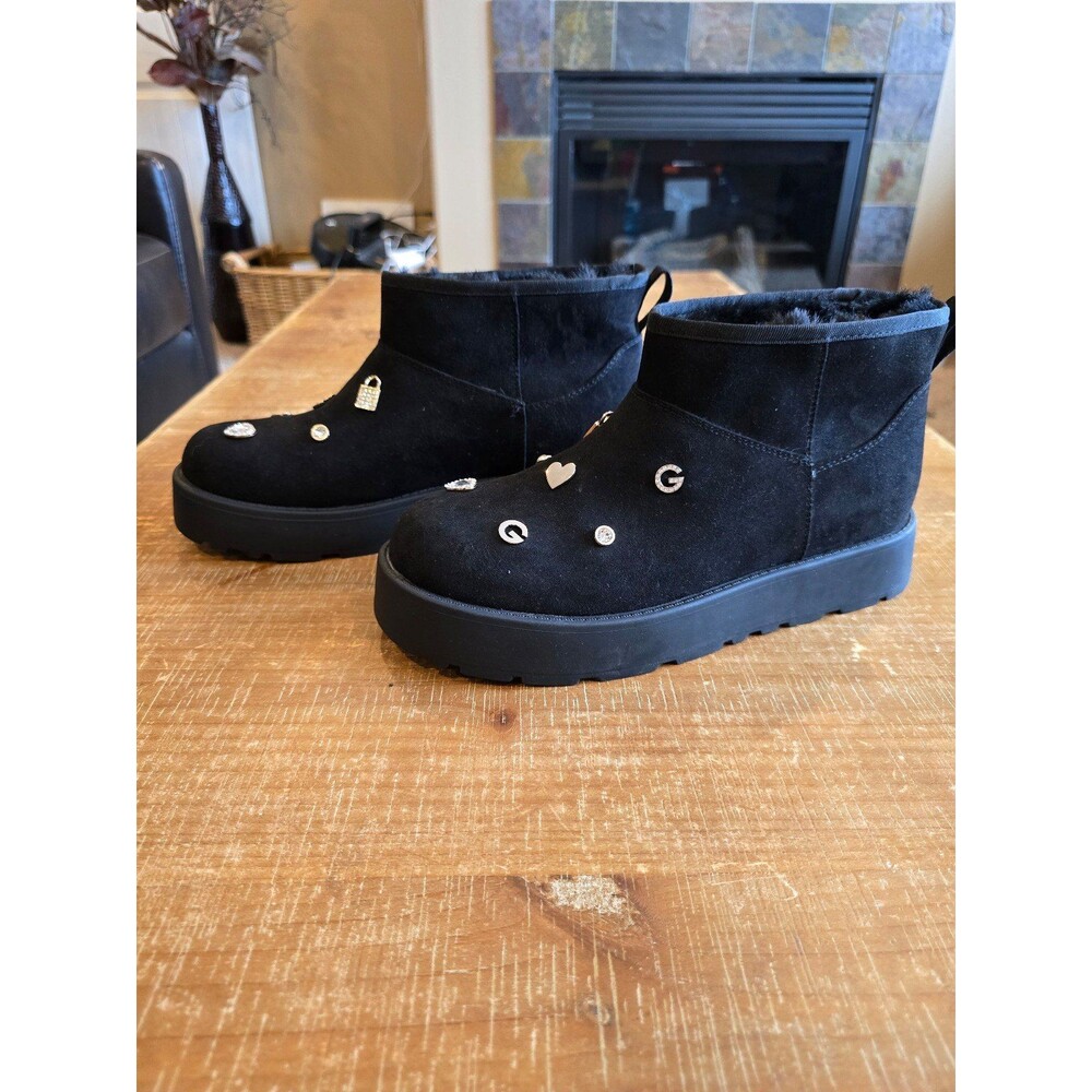 GBG Los Angeles black new without‎ box boots with charms women's size 8